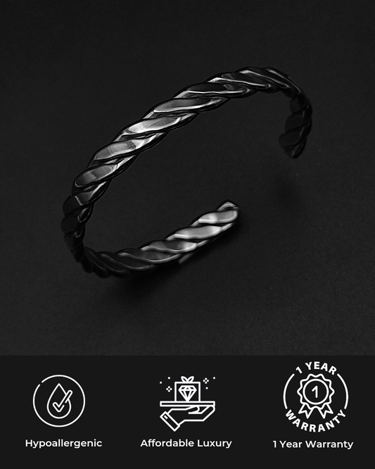 Vega Twisted Cuff