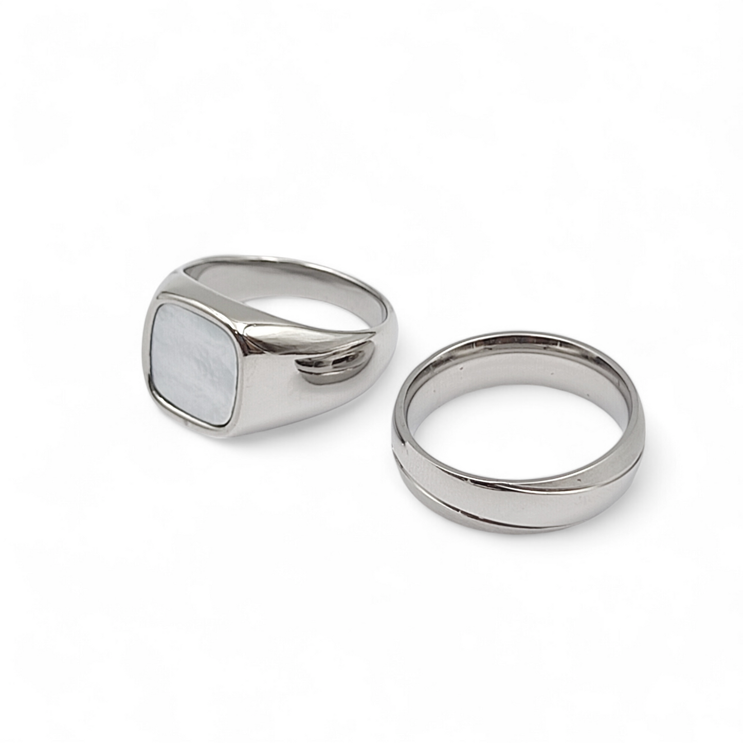 Mother of Pearl Signet Ring + Dtuel Band Ring Combi